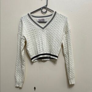 Silence + Noise Cream V-Neck Cable Knit Sweater size M